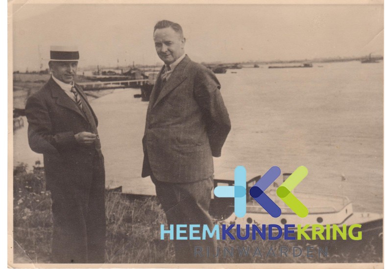 24 bW.Bruns en A.Reijers aan de Tolkamerse waterkant
